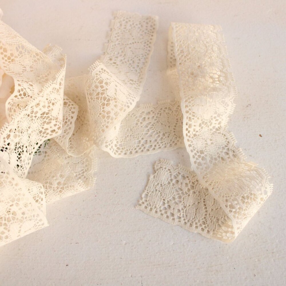 Vintage 1950s Lace Trim, Ivory 2 yard,  1.75" wide - Picture 4 of 10